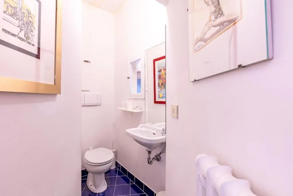 Academia Of Davide Spacious Apartment Florence