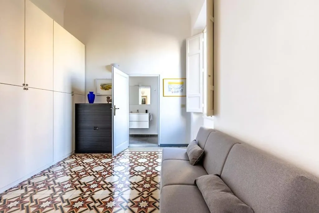 Academia Of Davide Spacious Apartment Florence
